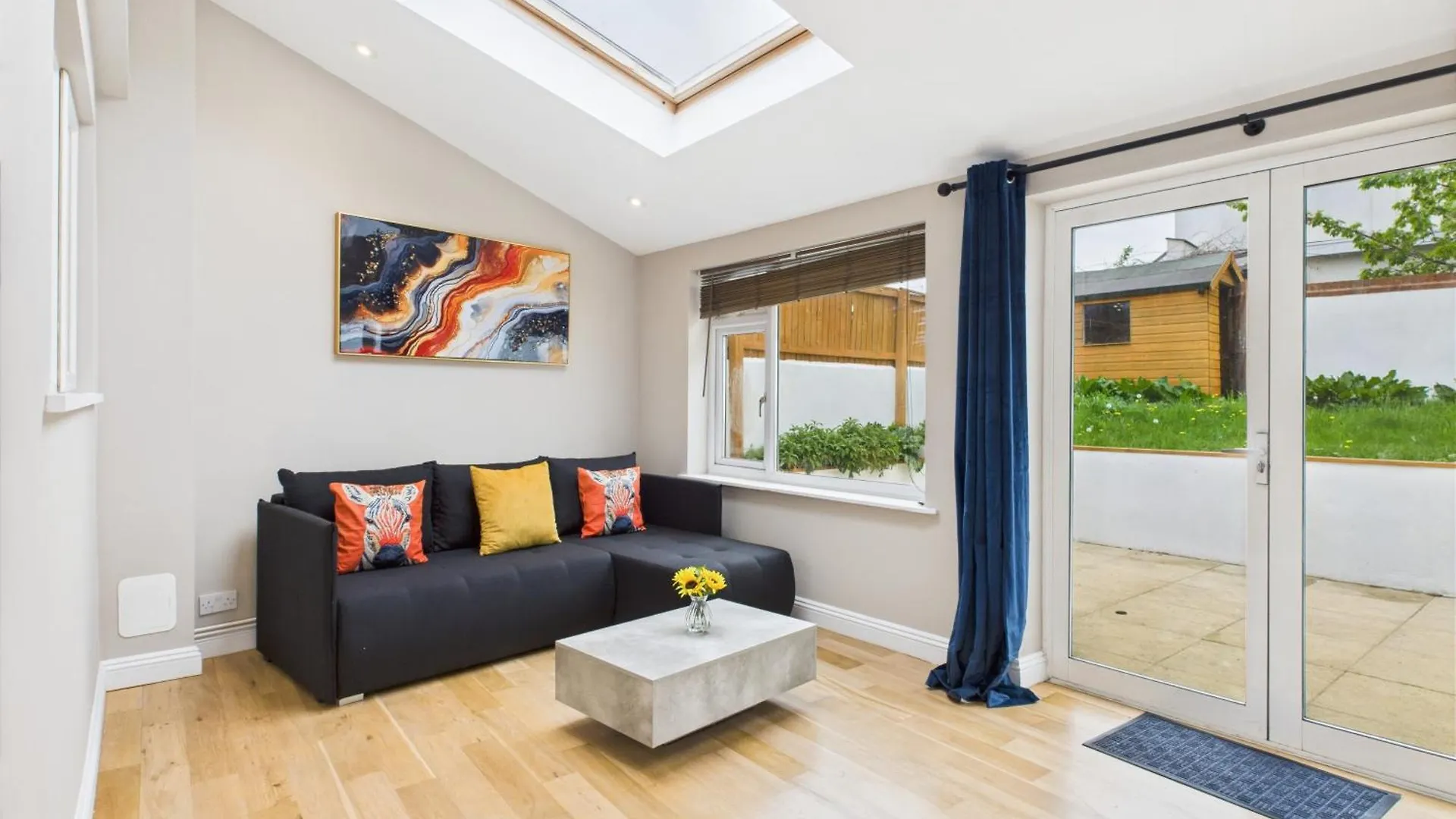 New Queens Road Property By Signature Stays Cheltenham United Kingdom