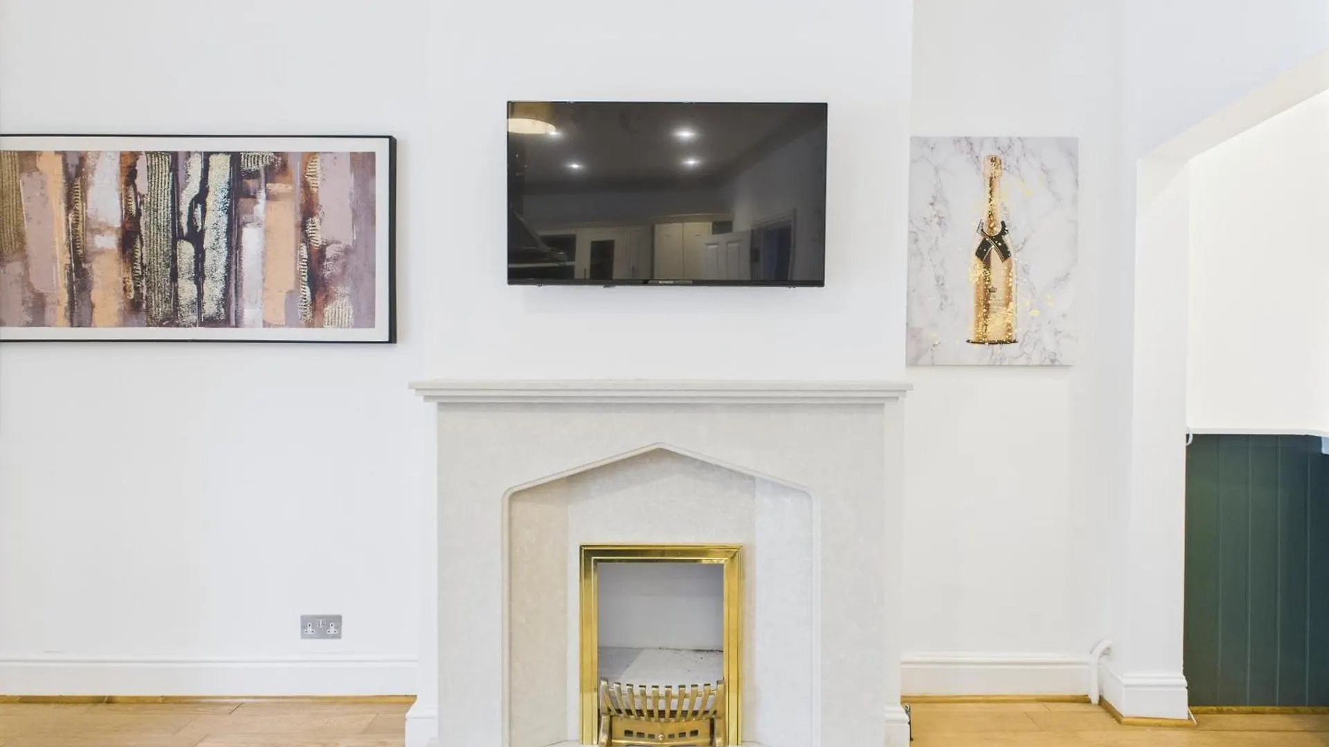 New Queens Road Property By Signature Stays Cheltenham United Kingdom