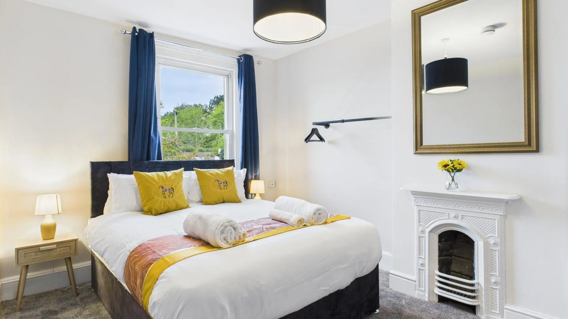 New Queens Road Property By Signature Stays Cheltenham 0*,  United Kingdom