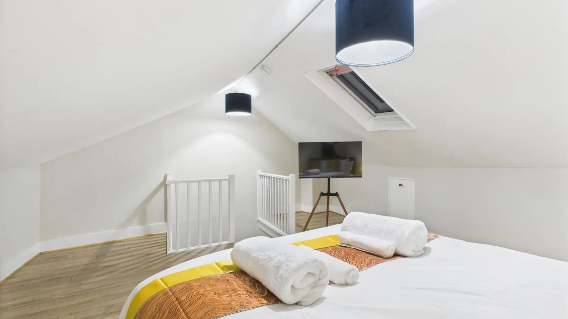 New Queens Road Property By Signature Stays Cheltenham