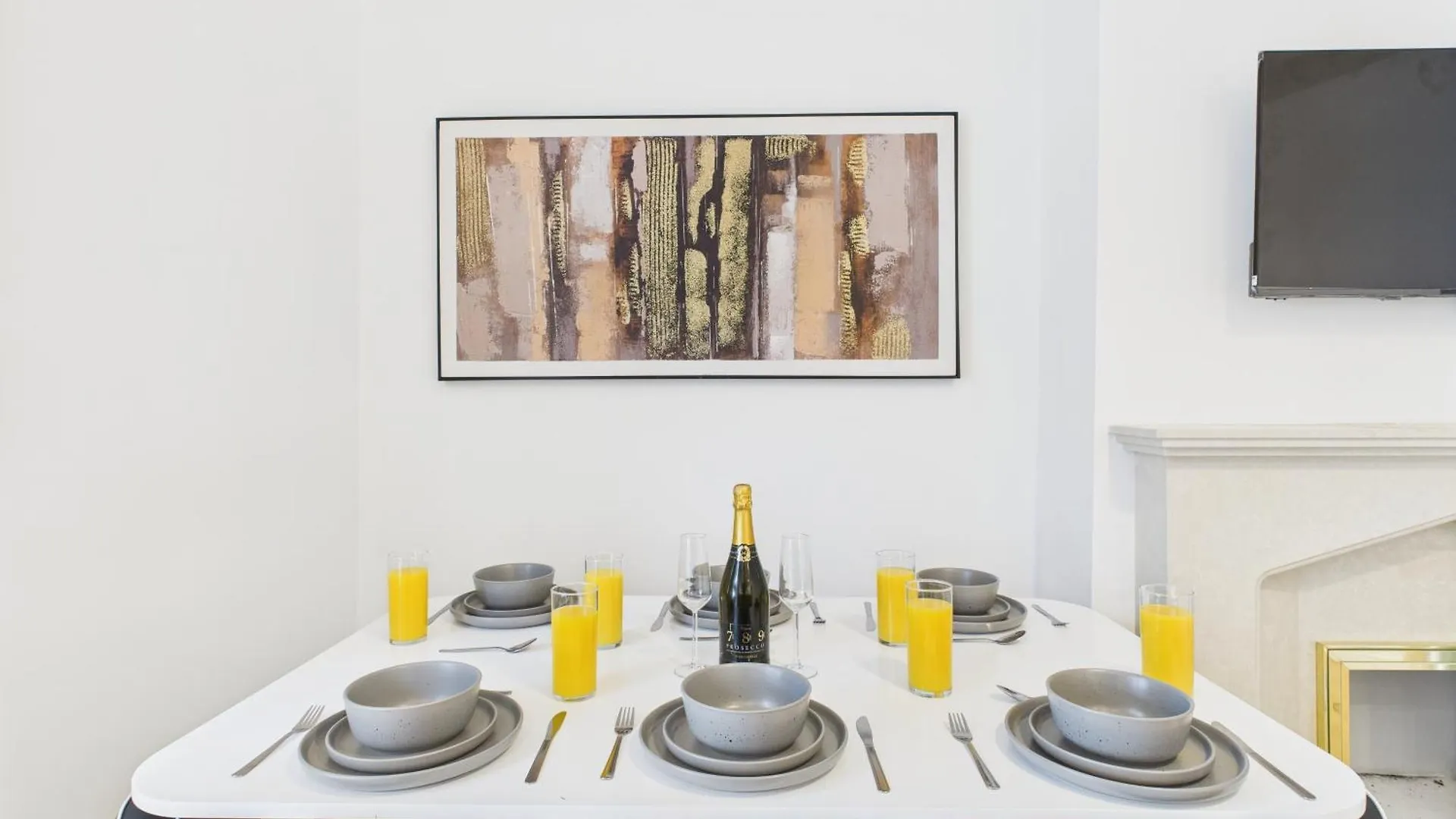 New Queens Road Property By Signature Stays Cheltenham Holiday home