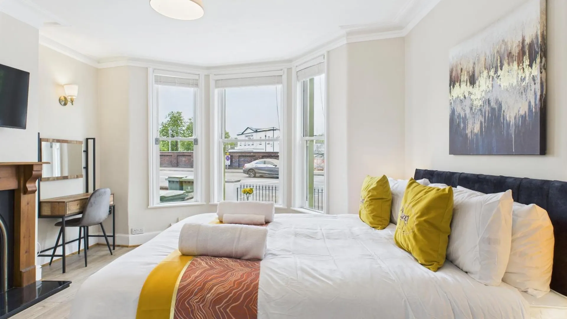 New Queens Road Property By Signature Stays Cheltenham