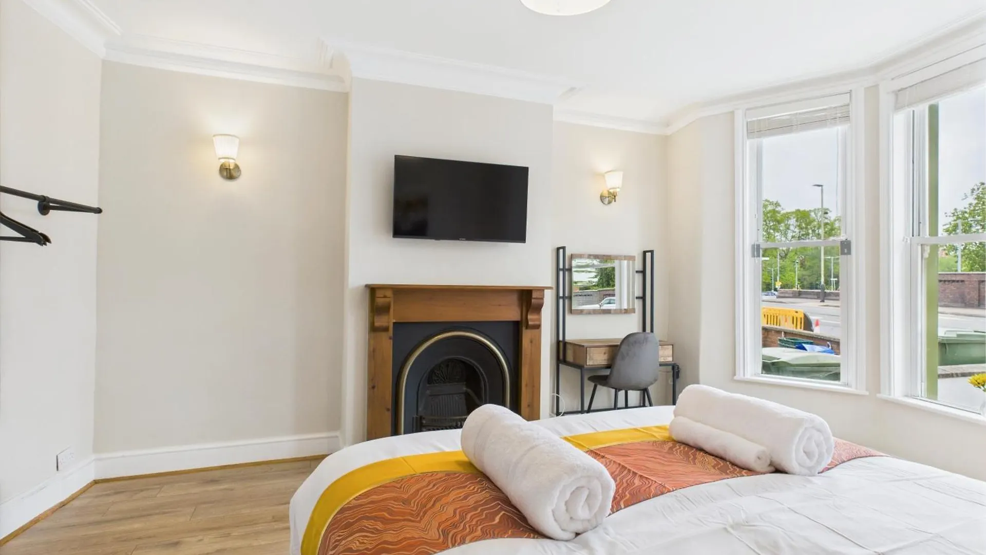 New Queens Road Property By Signature Stays Cheltenham
