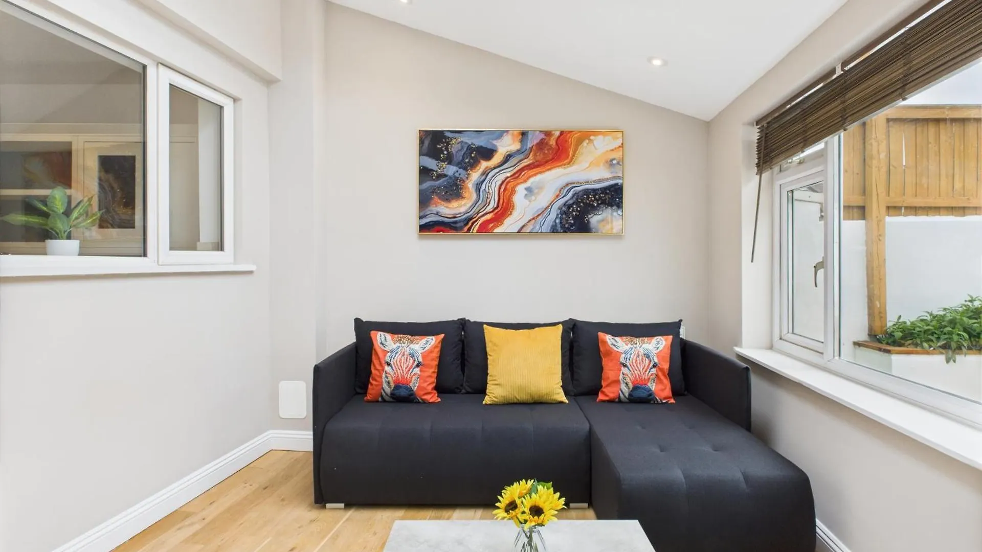 New Queens Road Property By Signature Stays Cheltenham