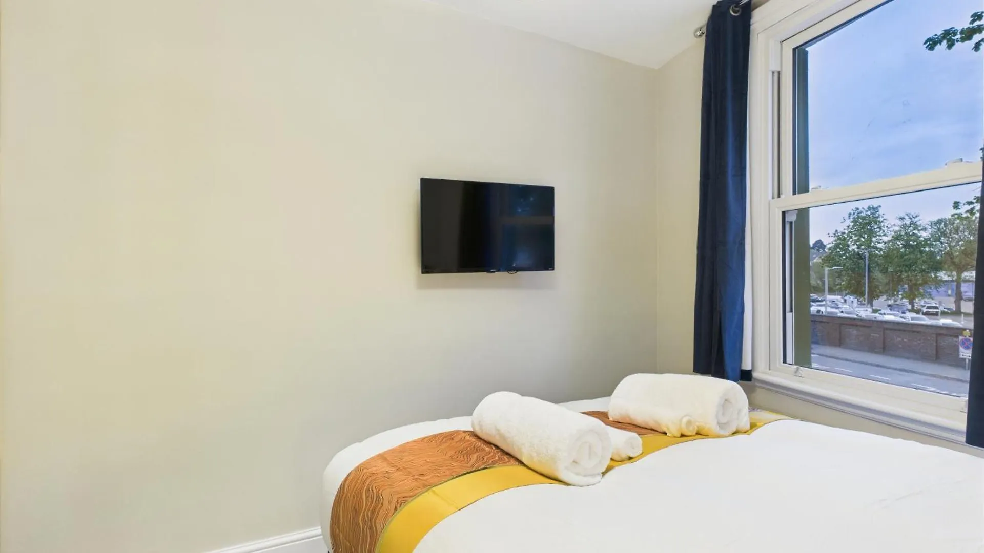 펜션 New Queens Road Property By Signature Stays 첼튼엄